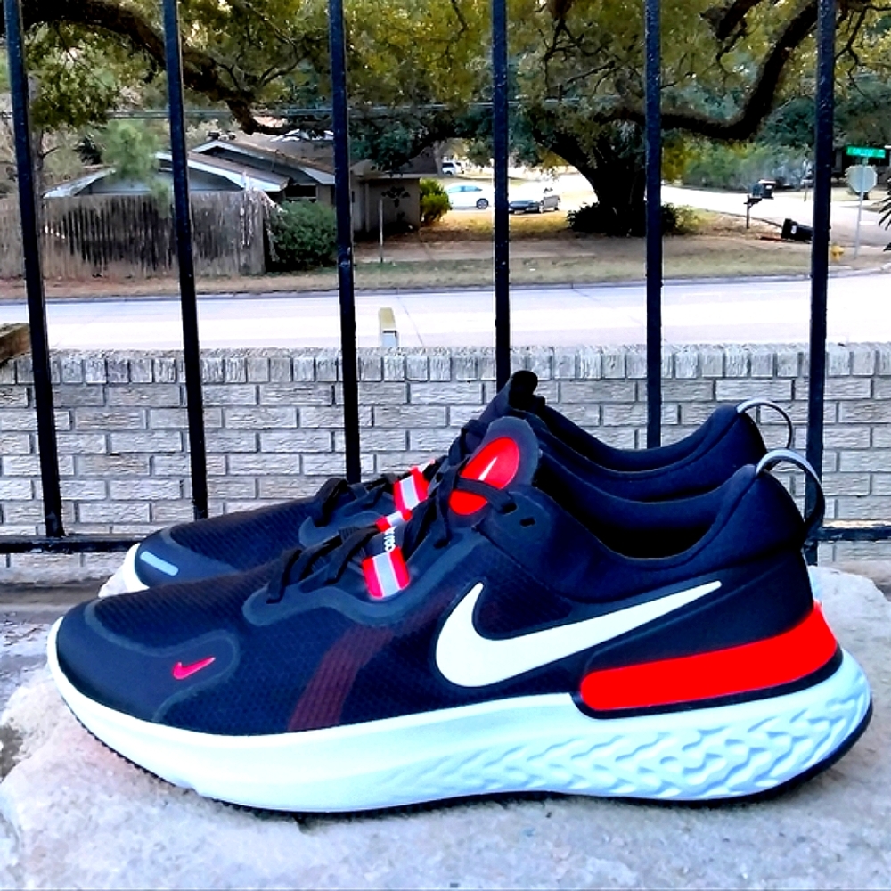 Nike React MilerBlack Laser Crimson